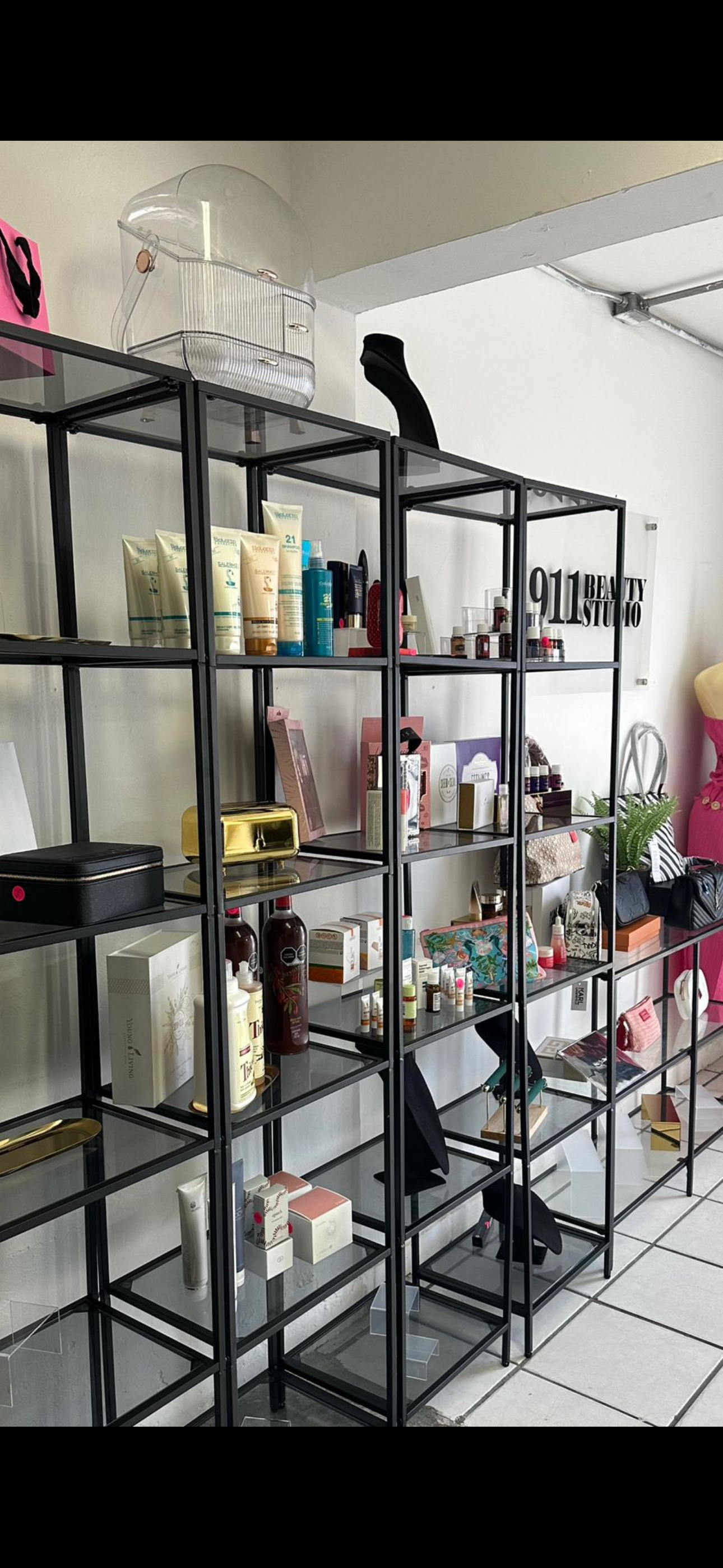 PANDORA SHOWROOM ( CONCEPT STORE )